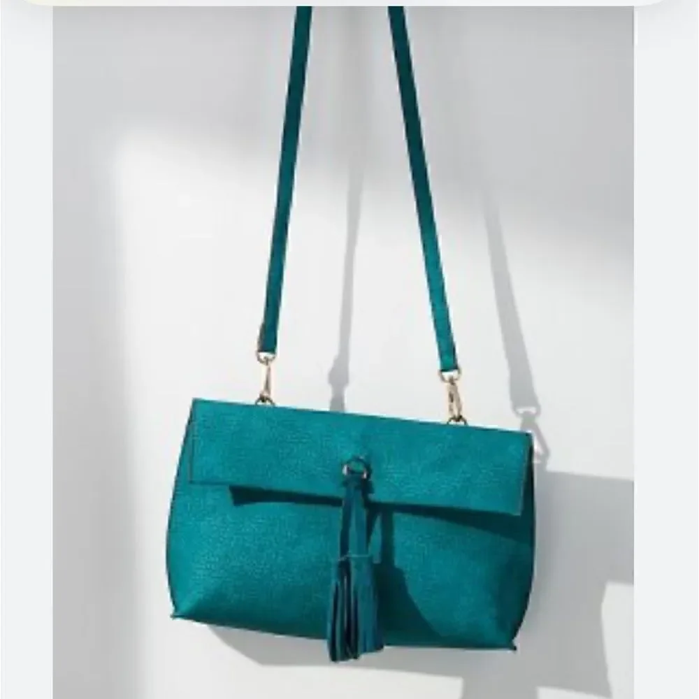 Street Level Dreia envelope crossbody real suede purse. Removable strap. NWT